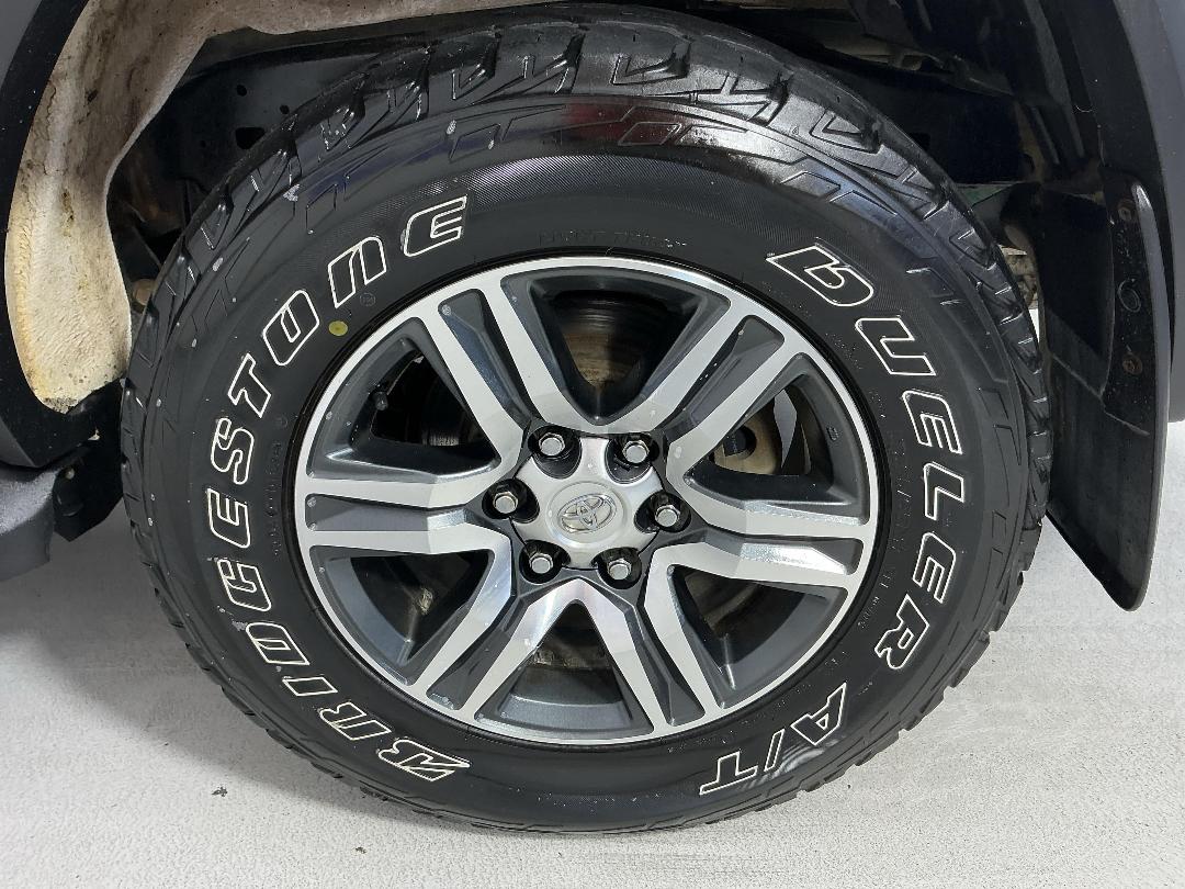 Photo '11' of Toyota Fortuner