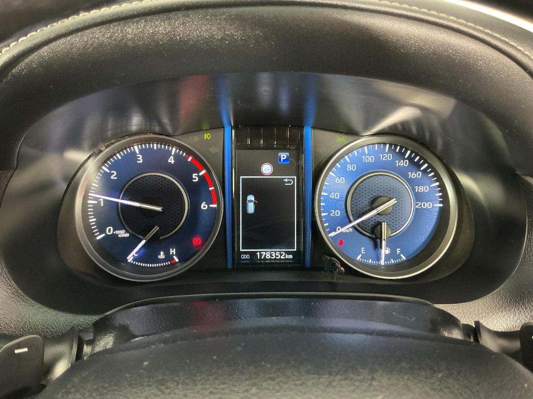 Photo '21' of Toyota Fortuner