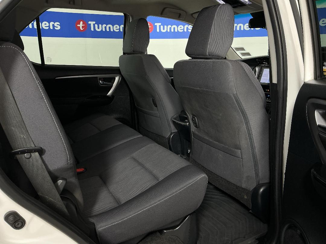 Photo '20' of Toyota Fortuner