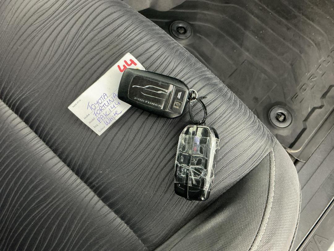 Photo '22' of Toyota Fortuner