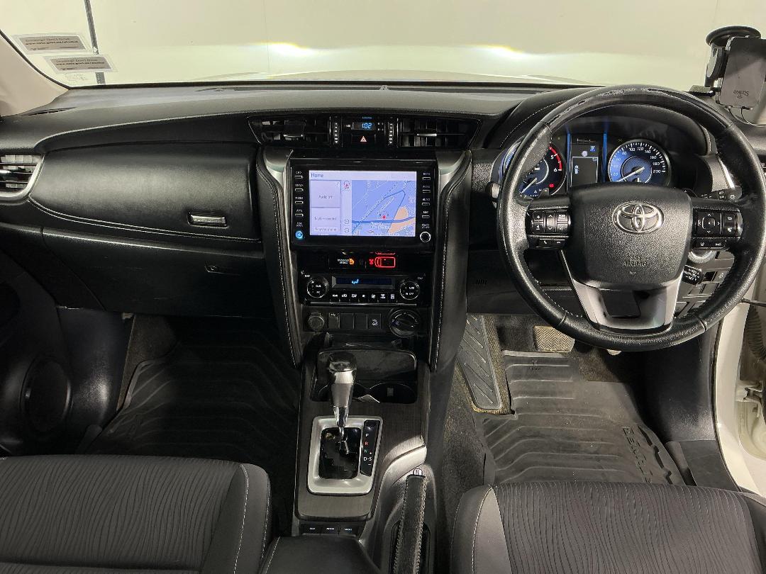 Photo '17' of Toyota Fortuner