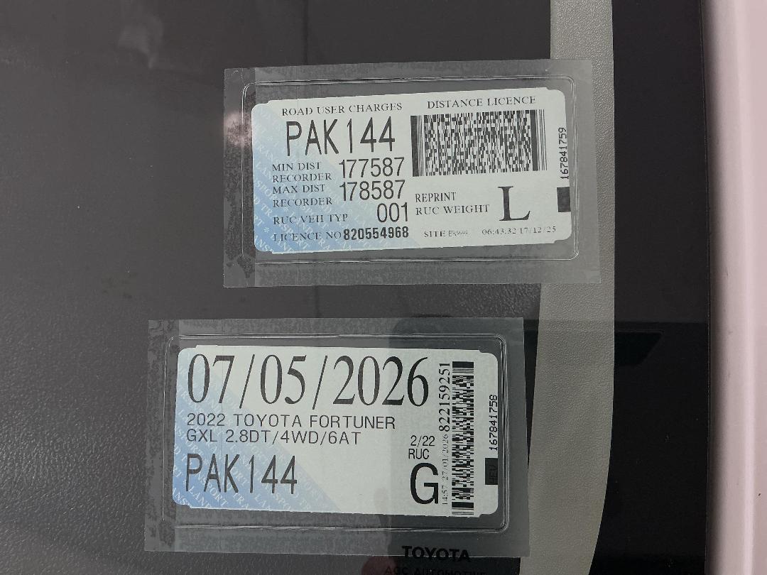 Photo '28' of Toyota Fortuner