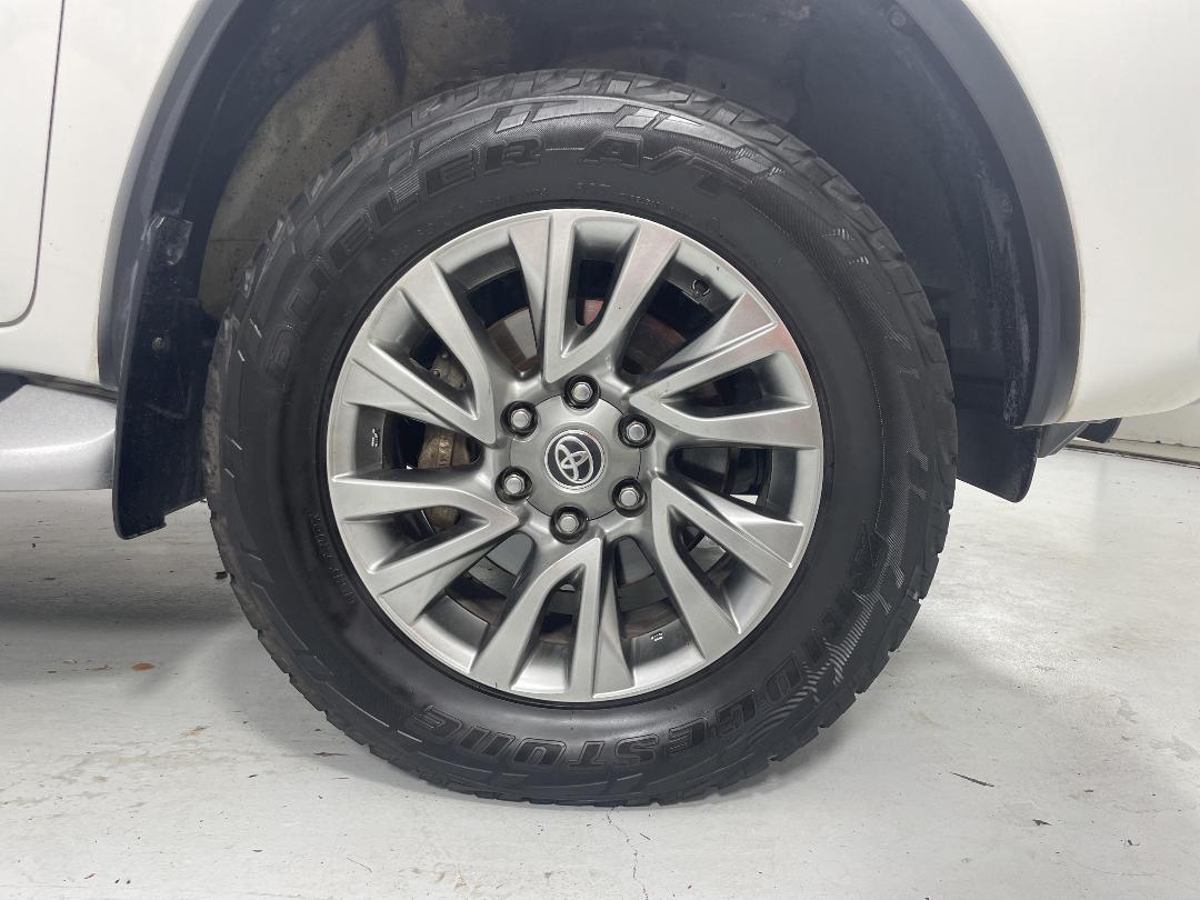 Photo '9' of Toyota Fortuner Photo '9' of Toyota Fortuner