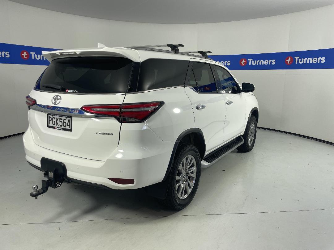 Photo '7' of Toyota Fortuner Photo '7' of Toyota Fortuner