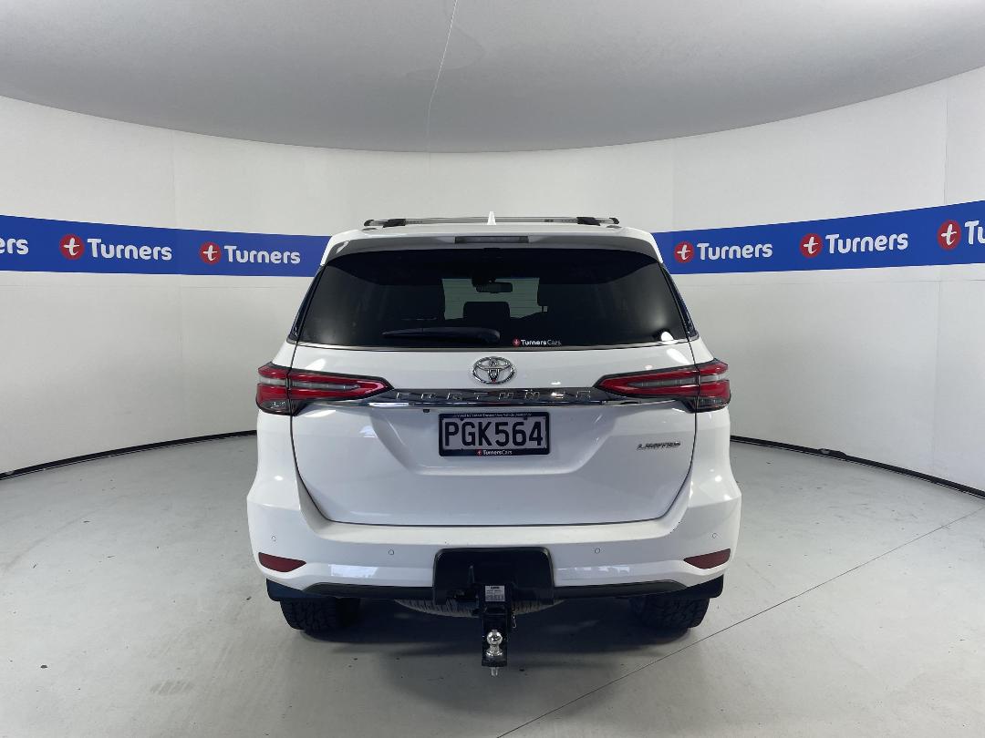 Photo '6' of Toyota Fortuner Photo '6' of Toyota Fortuner