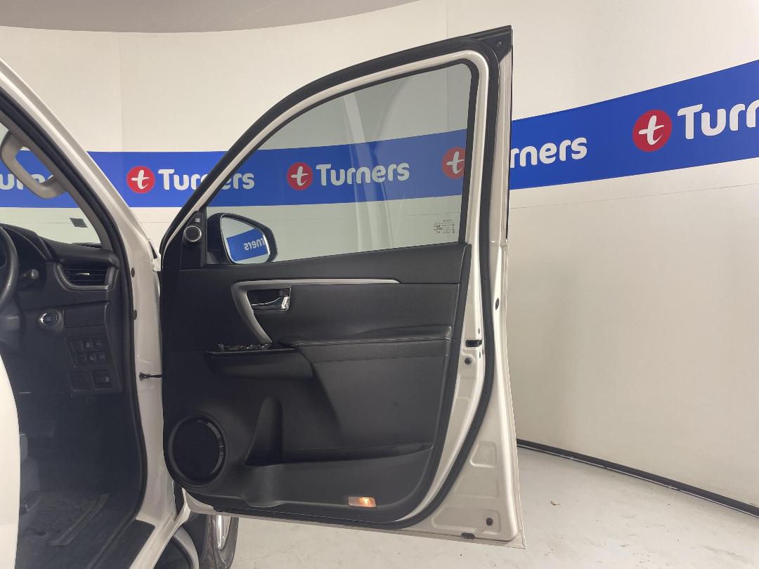 Photo '15' of Toyota Fortuner Photo '15' of Toyota Fortuner