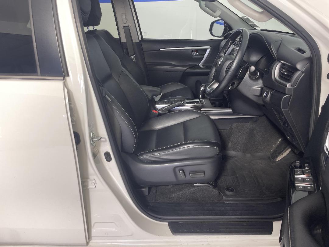 Photo '16' of Toyota Fortuner Photo '16' of Toyota Fortuner