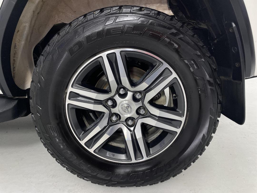 Photo '11' of Toyota Fortuner