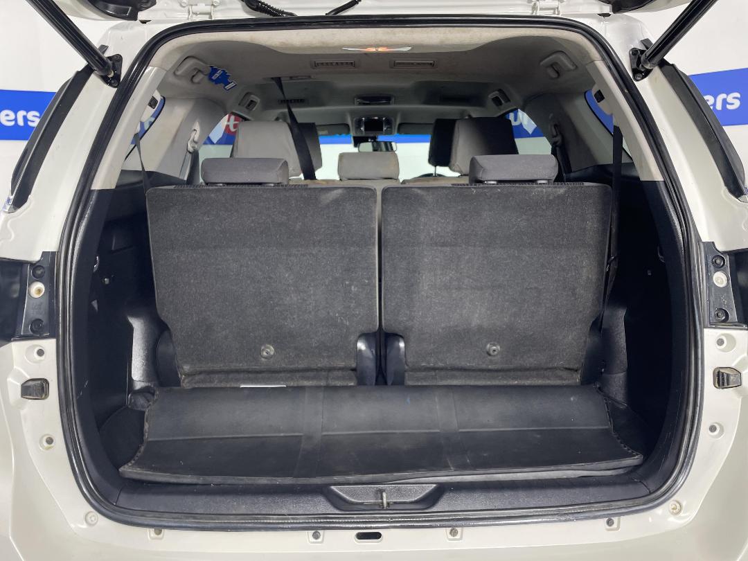 Photo '14' of Toyota Fortuner