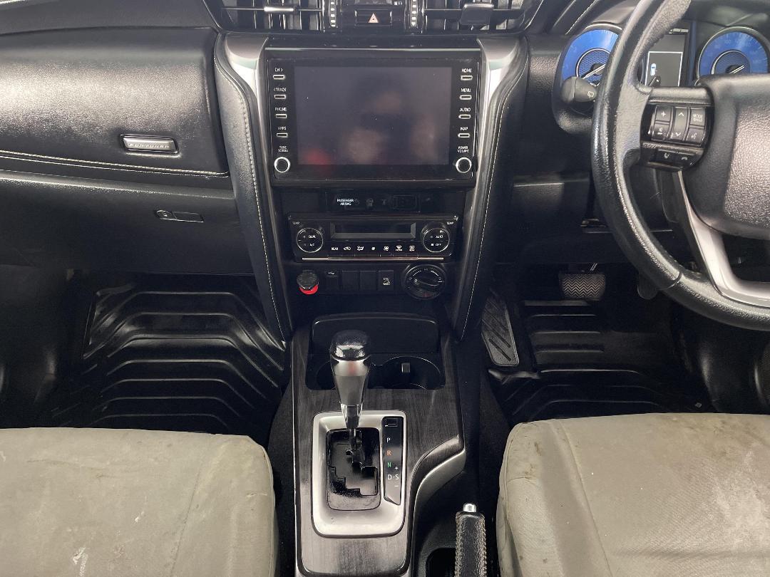 Photo '18' of Toyota Fortuner