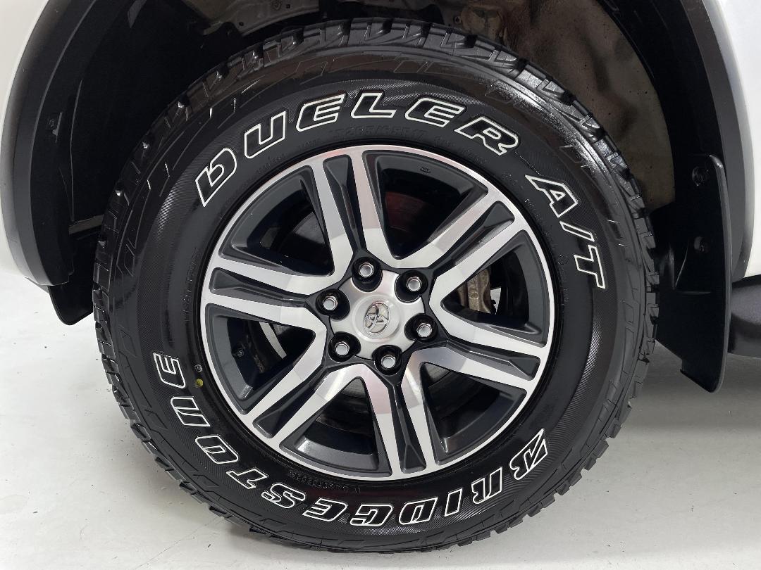 Photo '10' of Toyota Fortuner