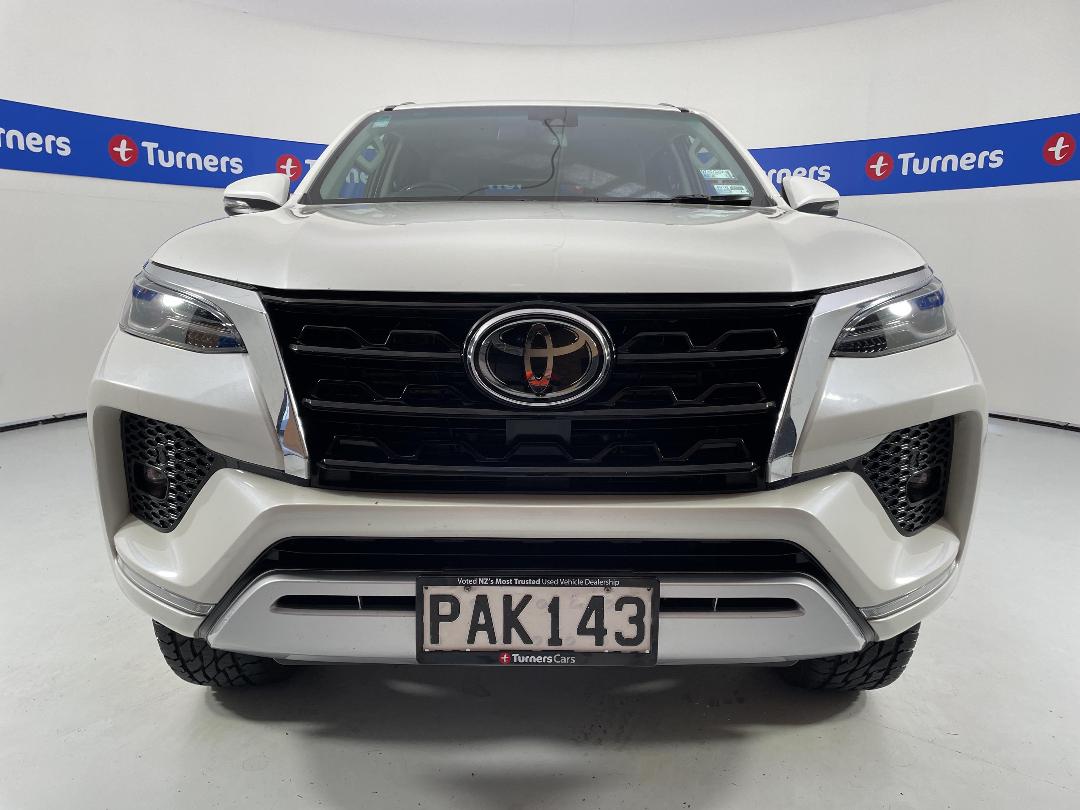 Photo '2' of Toyota Fortuner