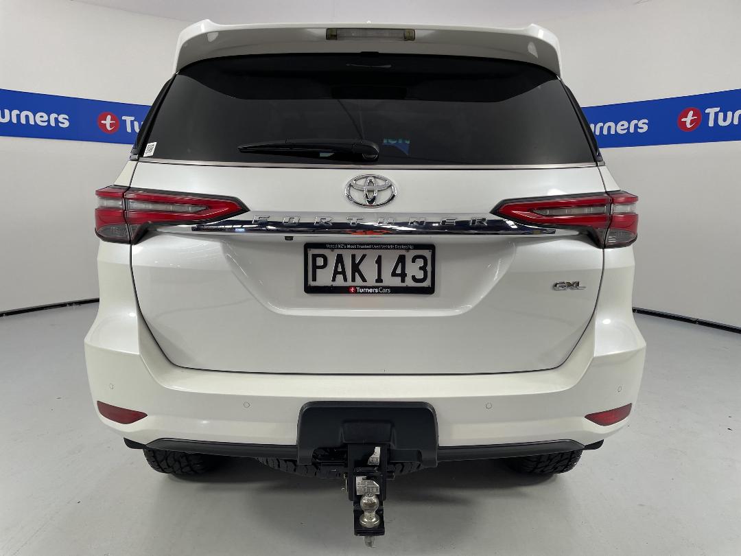 Photo '6' of Toyota Fortuner