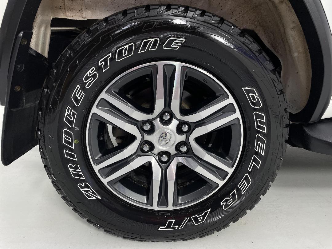 Photo '12' of Toyota Fortuner