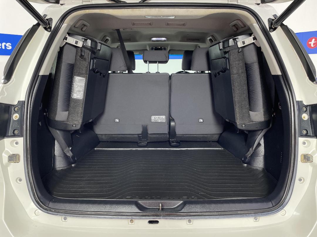 Photo '14' of Toyota Fortuner