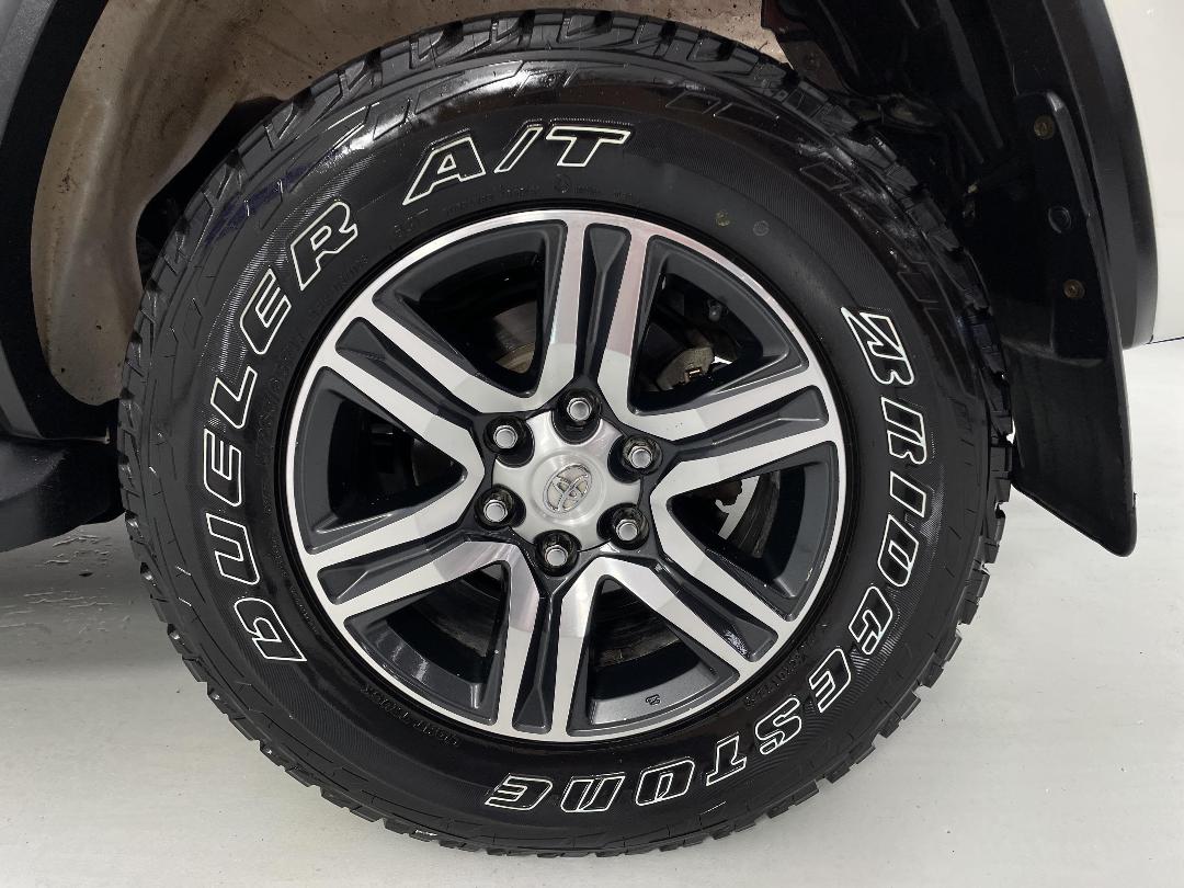 Photo '11' of Toyota Fortuner