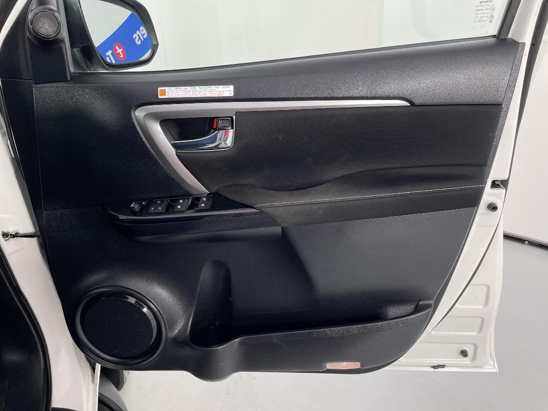 Photo '15' of Toyota Fortuner