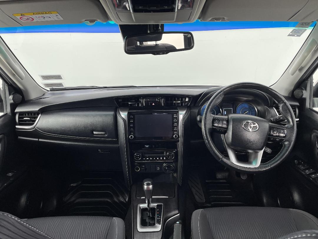 Photo '17' of Toyota Fortuner