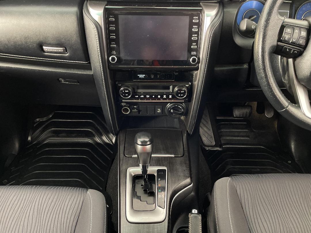 Photo '18' of Toyota Fortuner