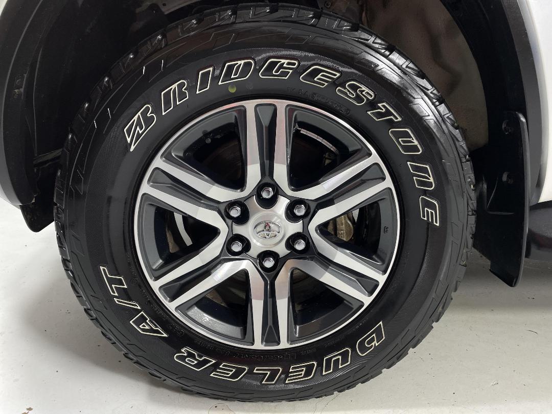 Photo '10' of Toyota Fortuner