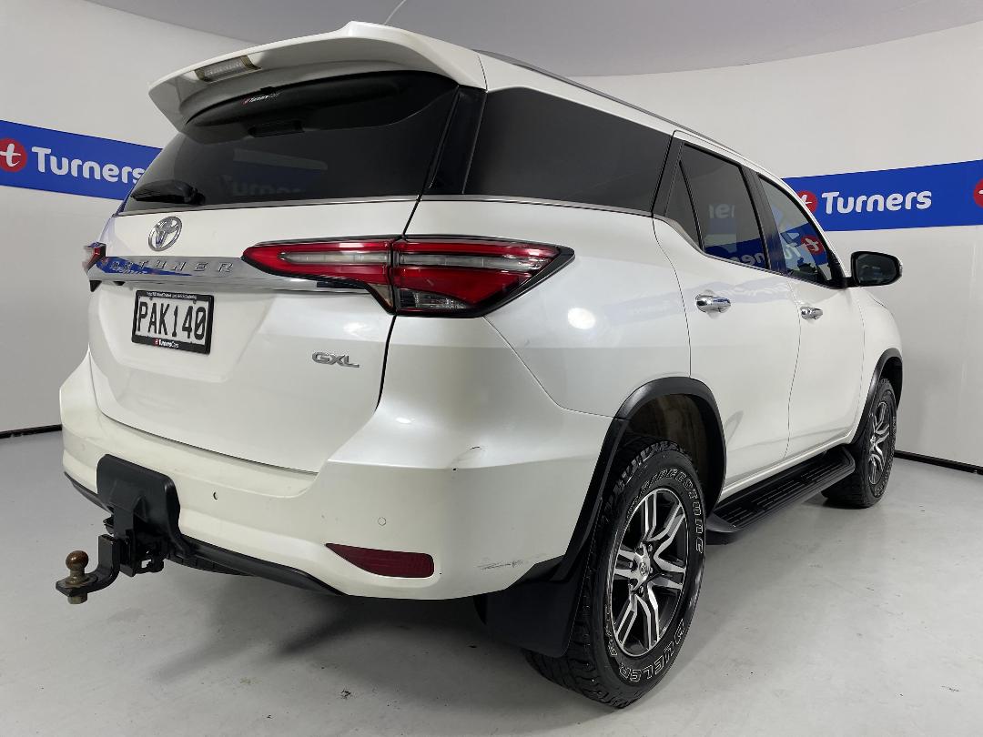 Photo '7' of Toyota Fortuner