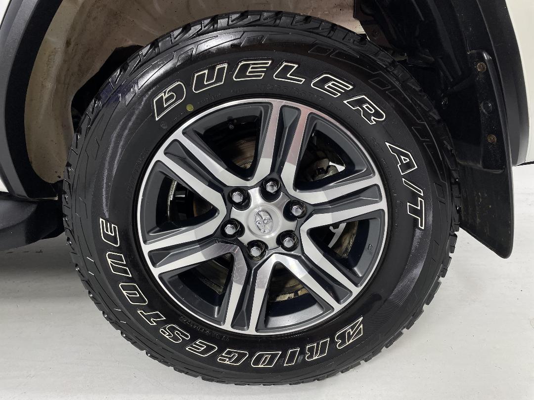 Photo '11' of Toyota Fortuner