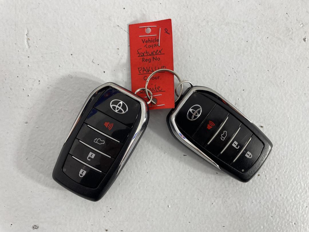 Photo '22' of Toyota Fortuner