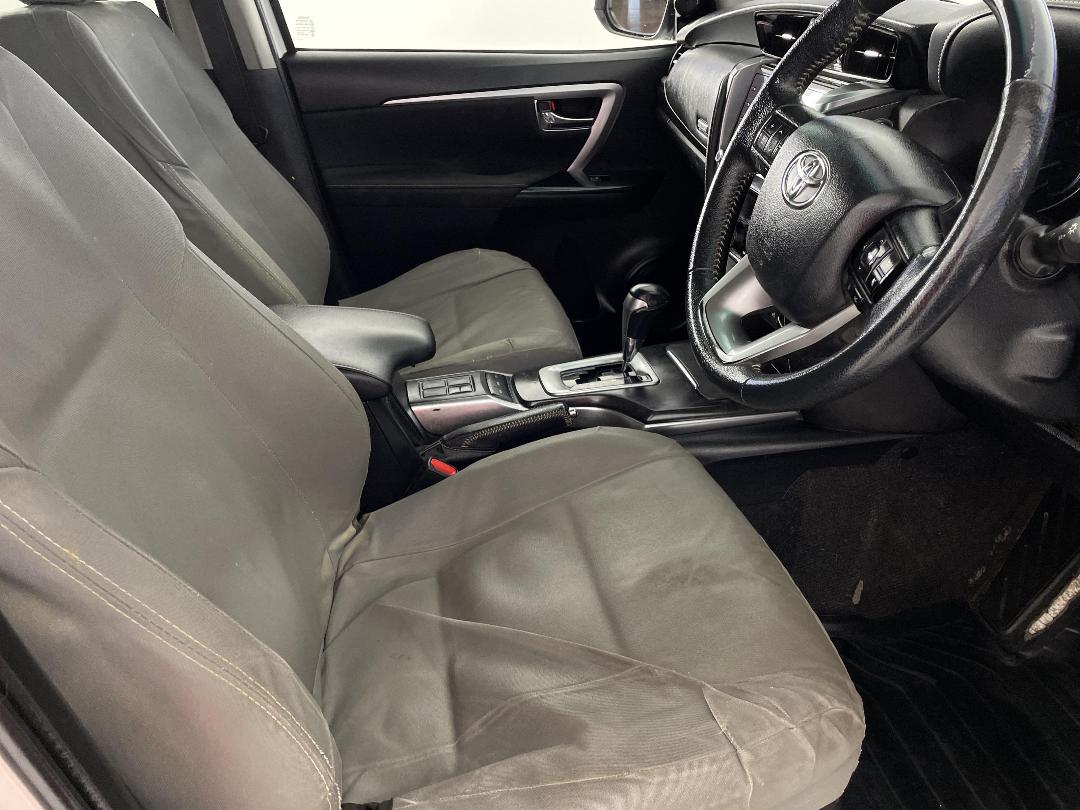 Photo '16' of Toyota Fortuner