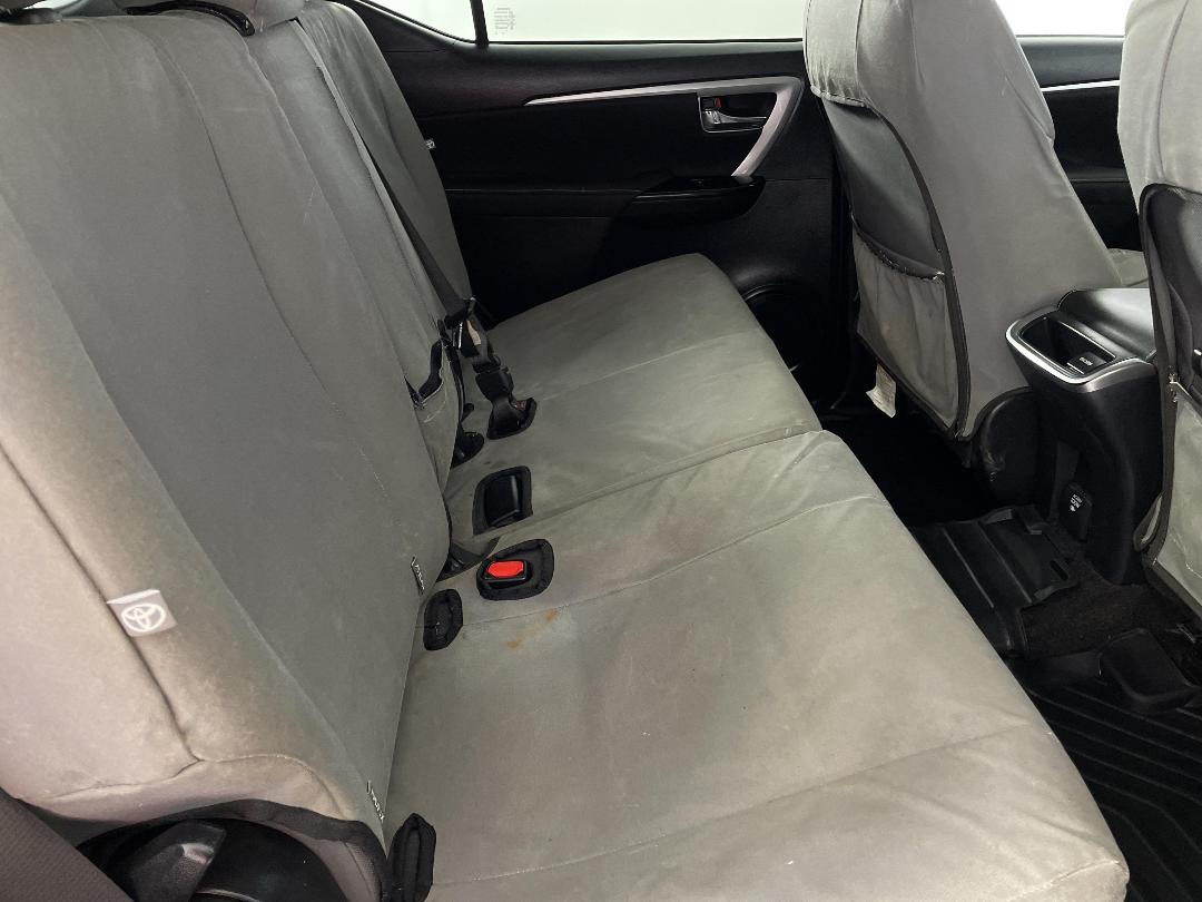 Photo '20' of Toyota Fortuner