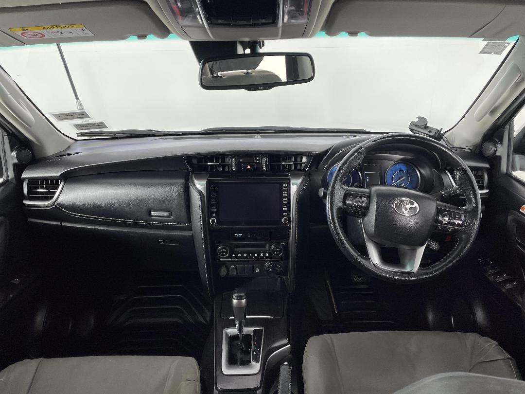 Photo '17' of Toyota Fortuner