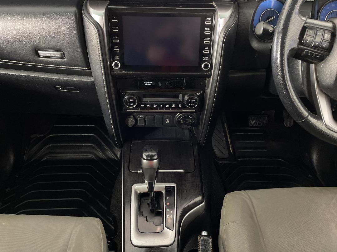 Photo '18' of Toyota Fortuner