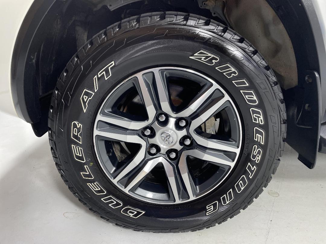 Photo '10' of Toyota Fortuner