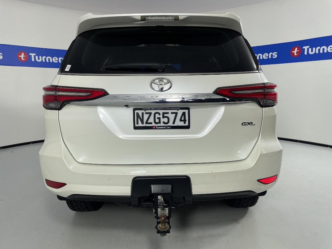 Photo '6' of Toyota Fortuner