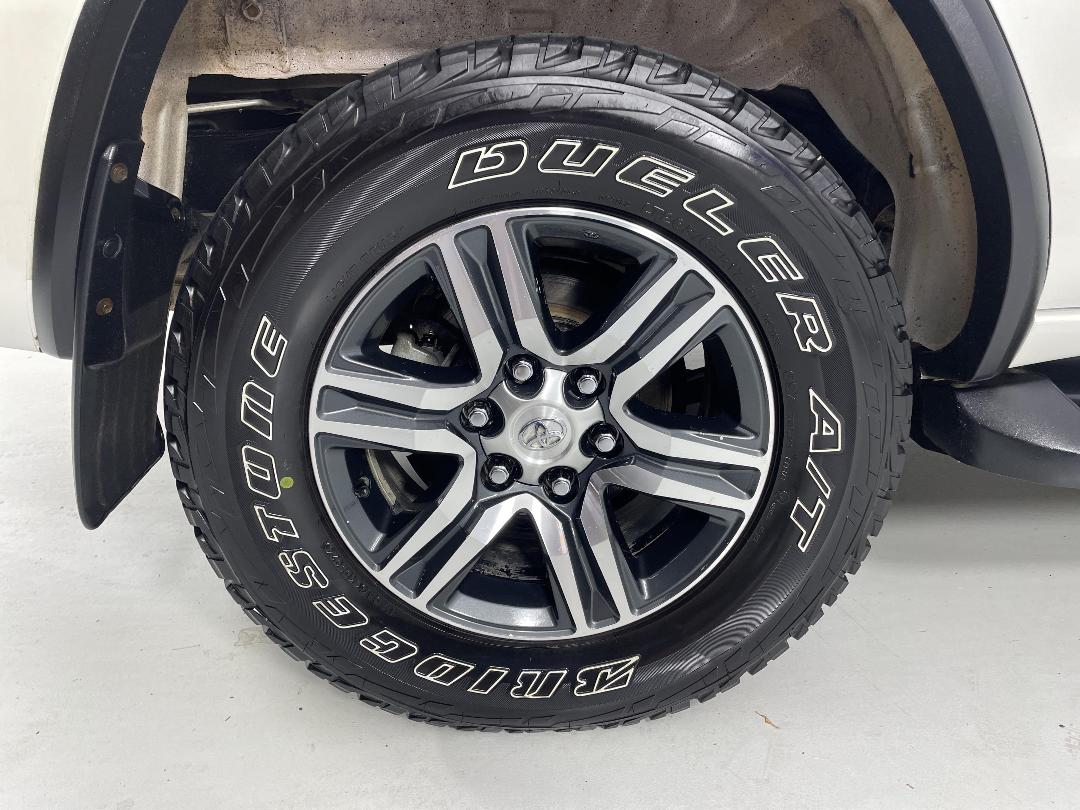 Photo '12' of Toyota Fortuner