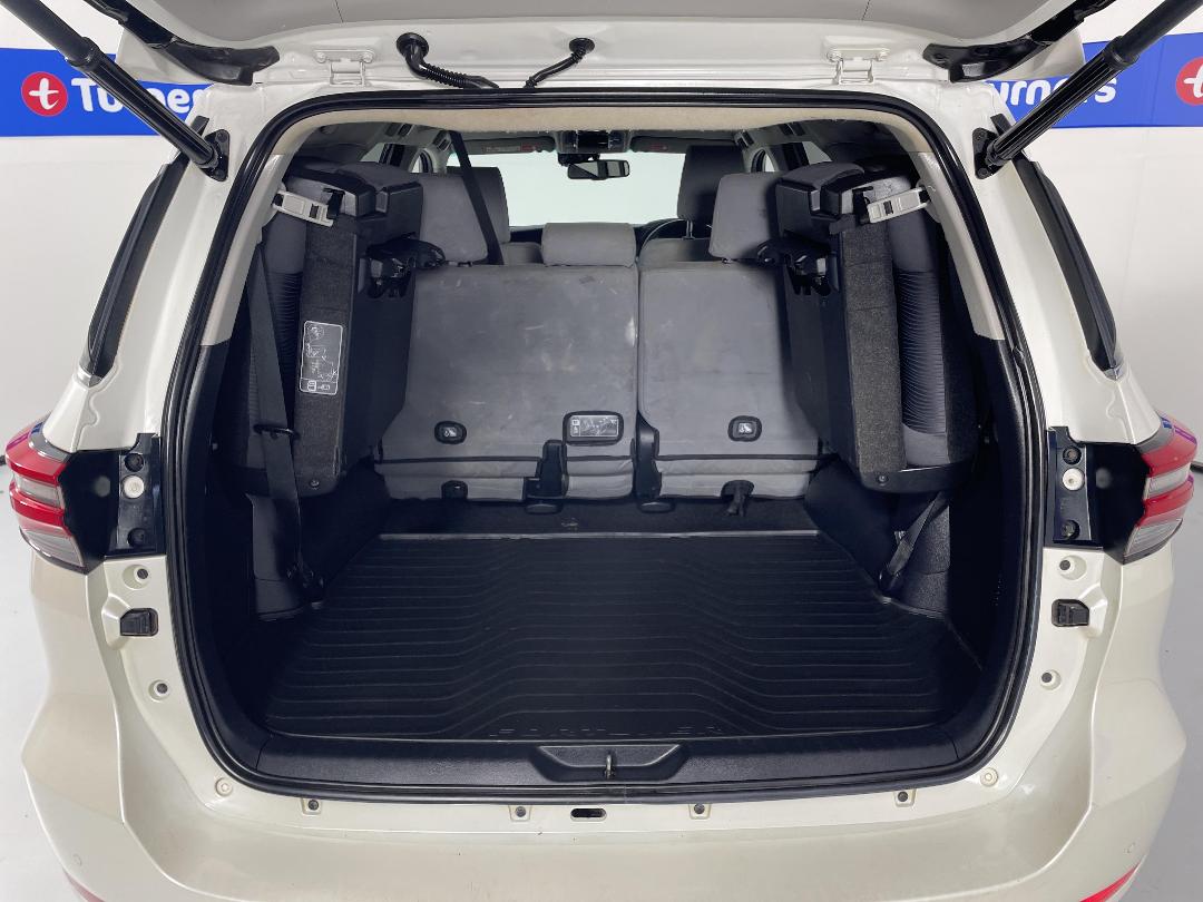 Photo '14' of Toyota Fortuner