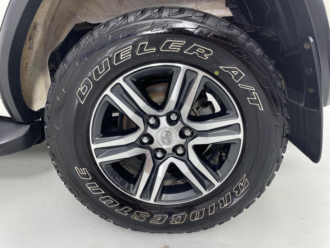 Photo '11' of Toyota Fortuner