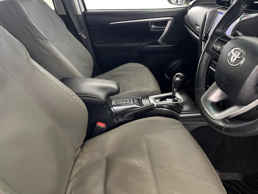 Photo '16' of Toyota Fortuner