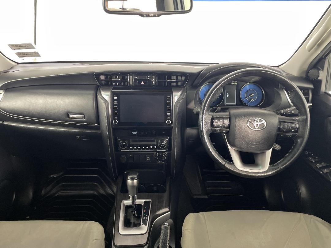 Photo '17' of Toyota Fortuner