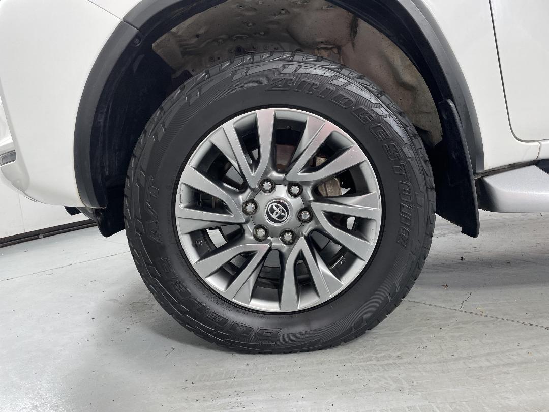 Photo '10' of Toyota Fortuner