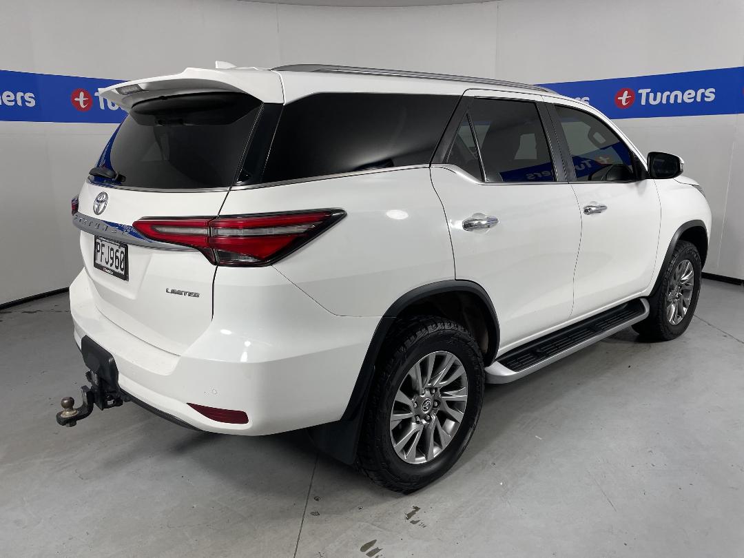Photo '7' of Toyota Fortuner