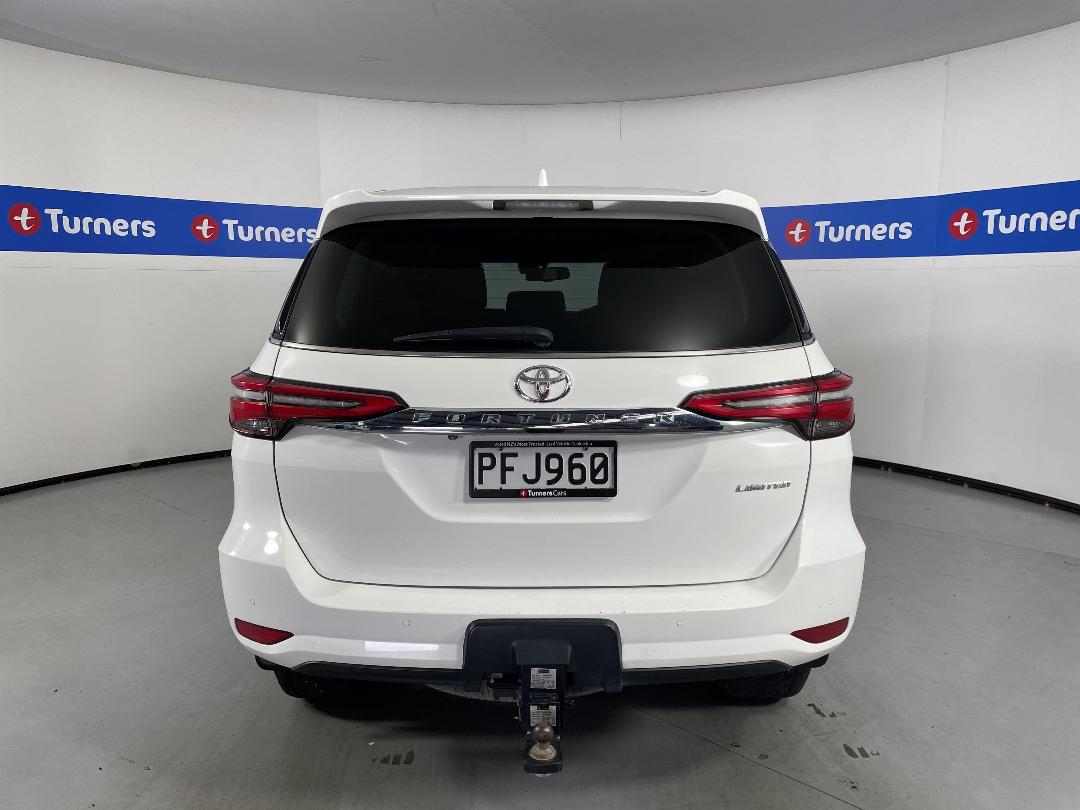 Photo '6' of Toyota Fortuner