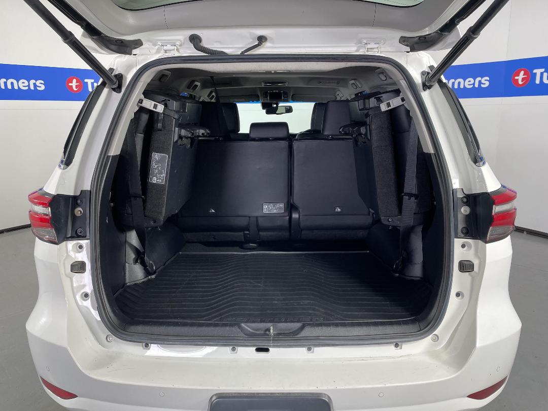 Photo '14' of Toyota Fortuner