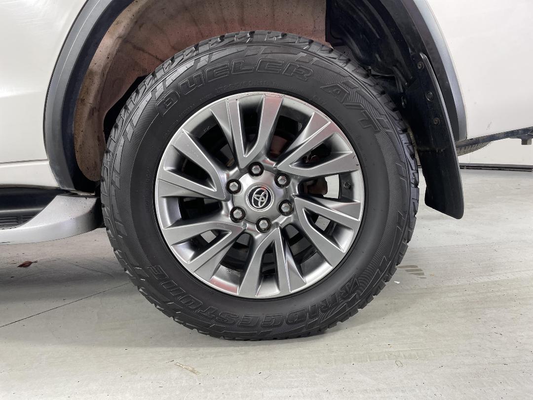 Photo '11' of Toyota Fortuner