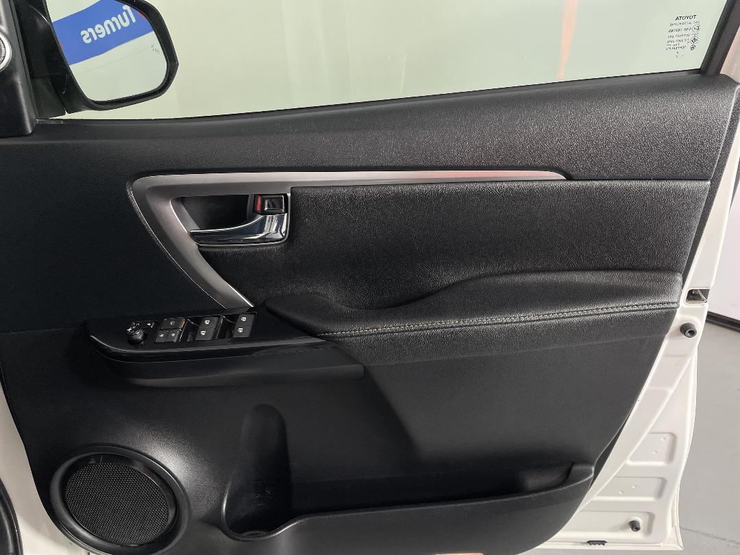 Photo '15' of Toyota Fortuner