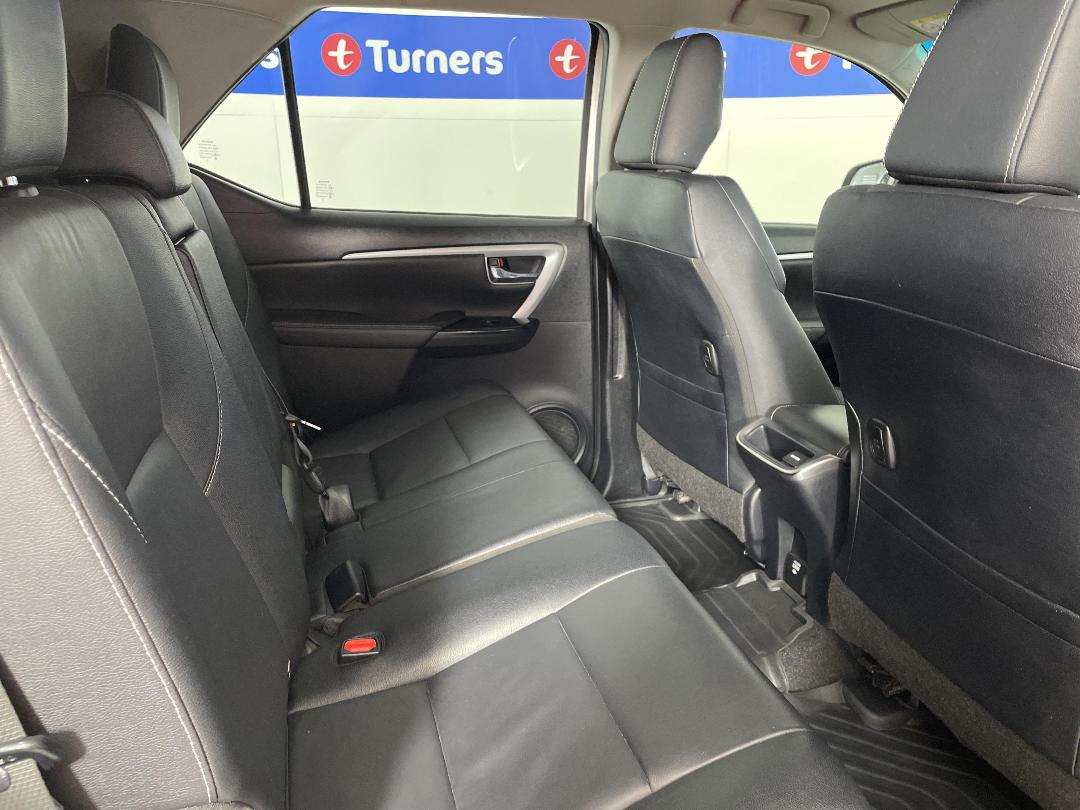 Photo '20' of Toyota Fortuner