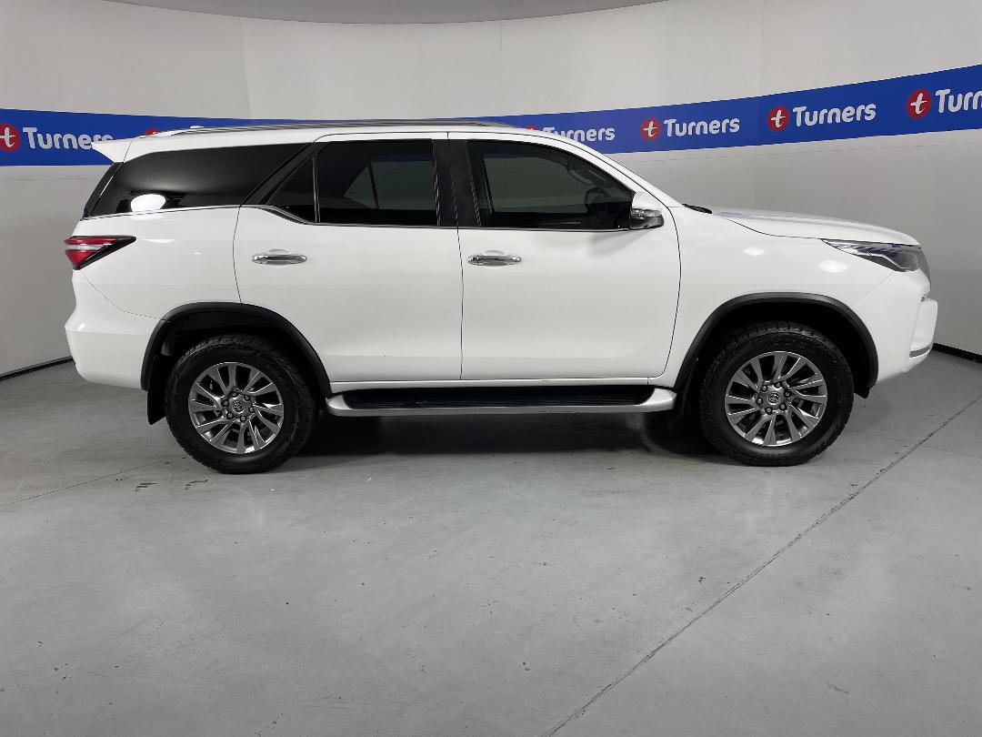 Photo '23' of Toyota Fortuner
