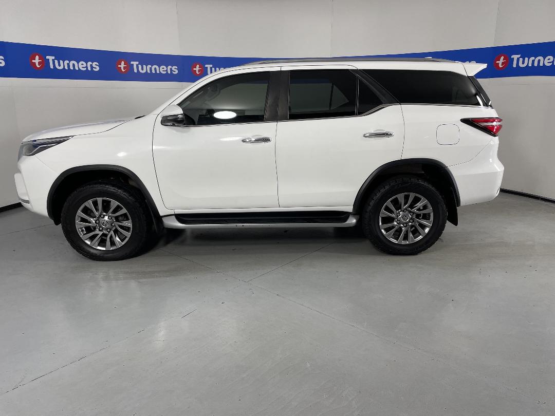 Photo '24' of Toyota Fortuner