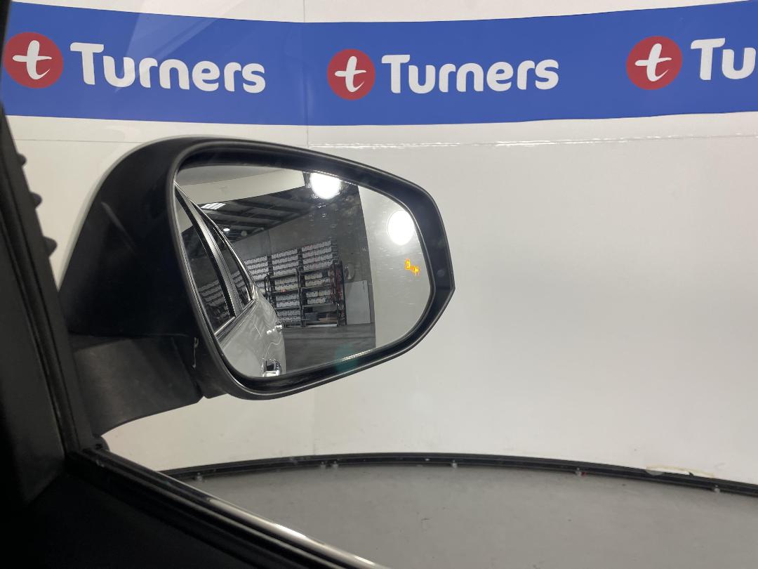 Photo '28' of Toyota Fortuner