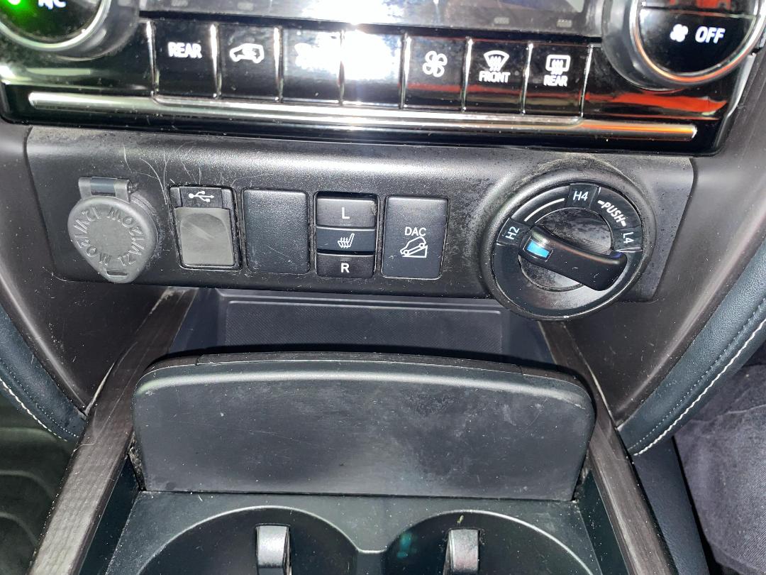 Photo '30' of Toyota Fortuner