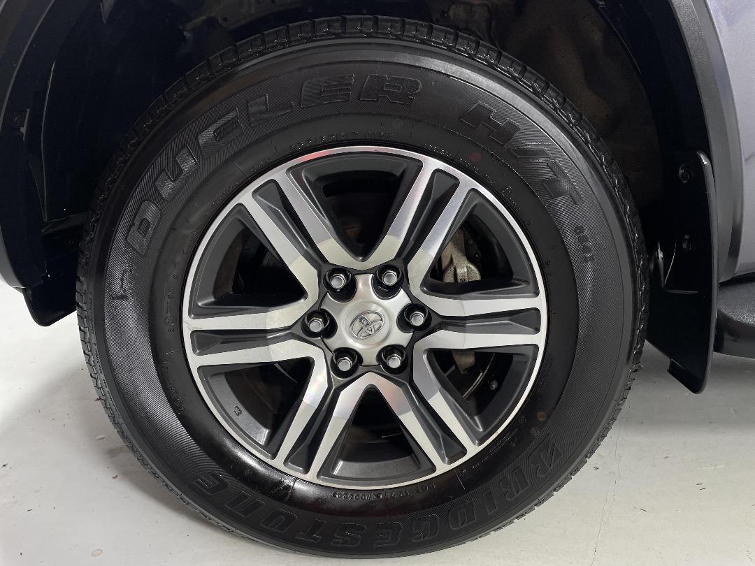 Photo '10' of Toyota Fortuner